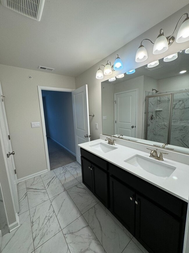 Building Photo - THREE BEDROOM NEW CONSTRUCTION PARKLAND SCHOOLS Townhome