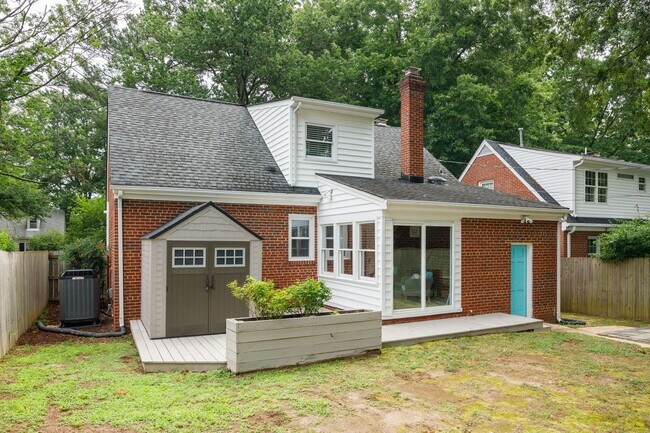 Building Photo - Beautiful 4 Bedroom Home off Of Cutshaw Ave! ***Available Early August 2026***
