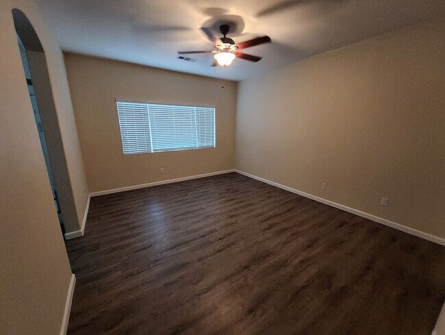 Building Photo - 5815 Pearl Ridge Dr