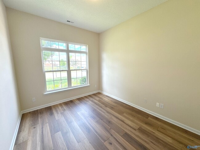 Building Photo - 104 NW Imogene Way