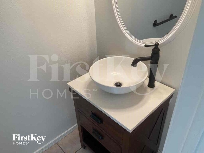 Building Photo - 235 N 22nd Pl