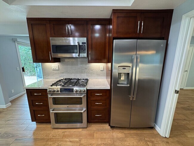 Building Photo - Agoura Hills Gem with Private Yard & HOA Pool