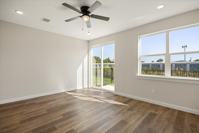 Building Photo - 589 Galt Dr