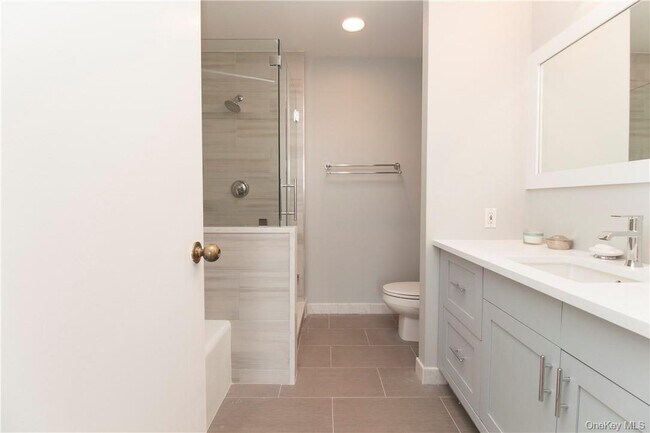 Building Photo - 35 N Chatsworth Ave