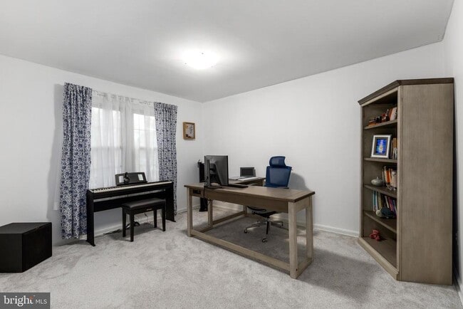 Building Photo - 9830 Meadow Valley Dr