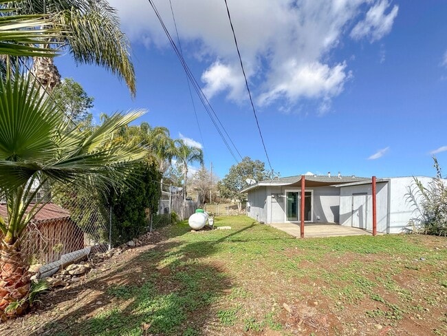 Building Photo - CUTE CONDO IN A DUPLEX W/ LARGE BACKYARD AVAILABLE FOR RENT!