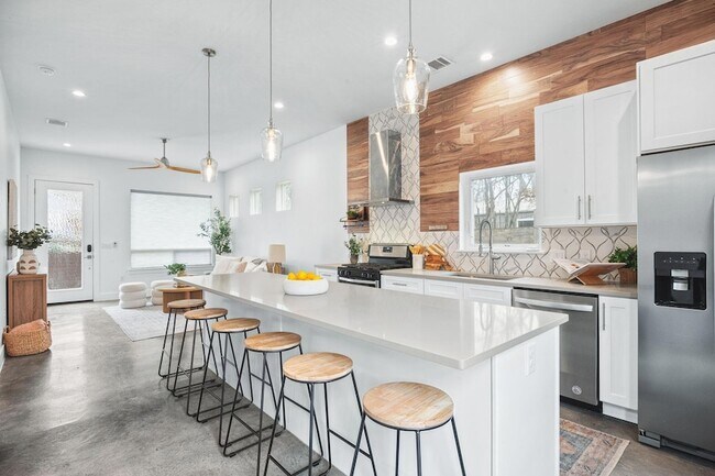 Building Photo - 1218 Eleanor St