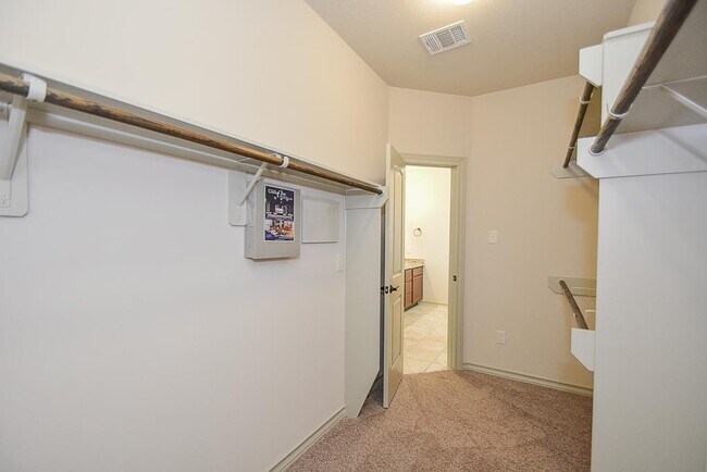 Building Photo - 2414 Argos Dr