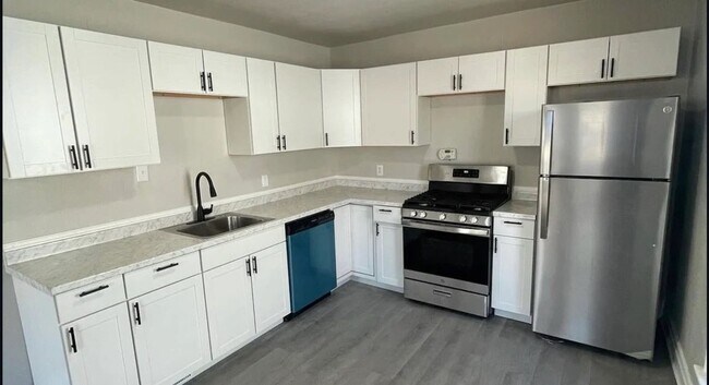 Building Photo - Charming 4 Bed, 2 Bath home in Pueblo | $1900