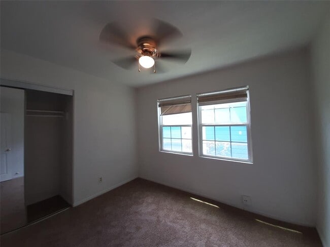 Building Photo - 10322 Rosehaven Dr