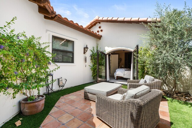 Building Photo - 78760 Cabrillo Way