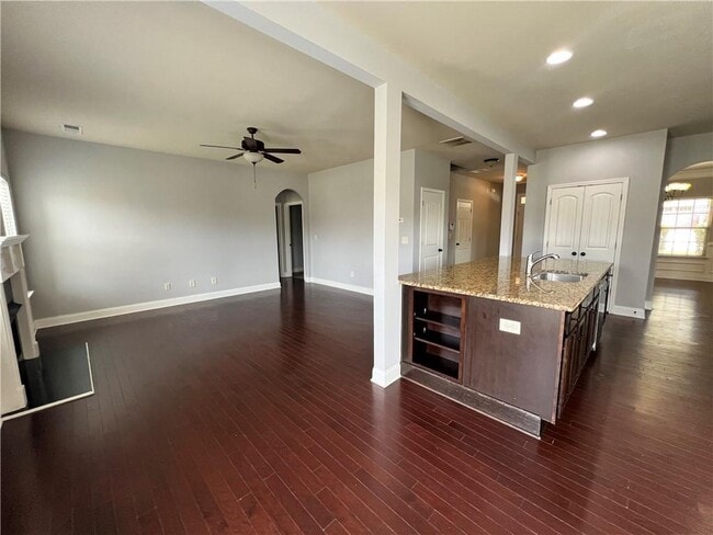 Building Photo - 3522 Fallen Oak Dr