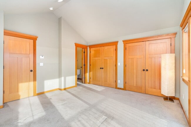 Building Photo - 3Bd/2.5Ba Seattle Townhome