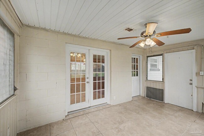 Building Photo - 560 N 72nd Ave