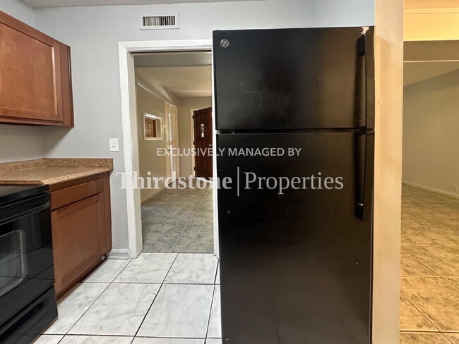Building Photo - 1038 La Marche Dr