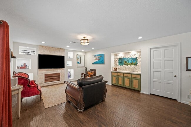 Building Photo - 92 Squire Dr