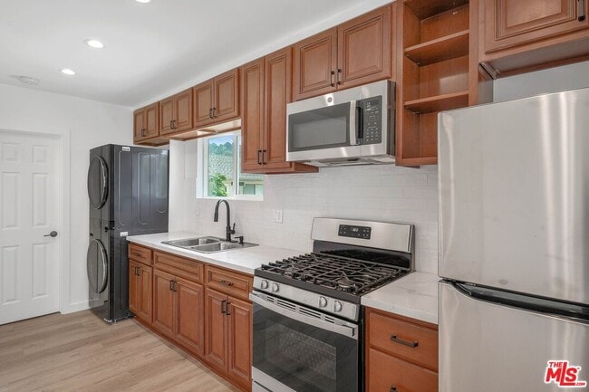 Building Photo - 510 E Palmer Ave