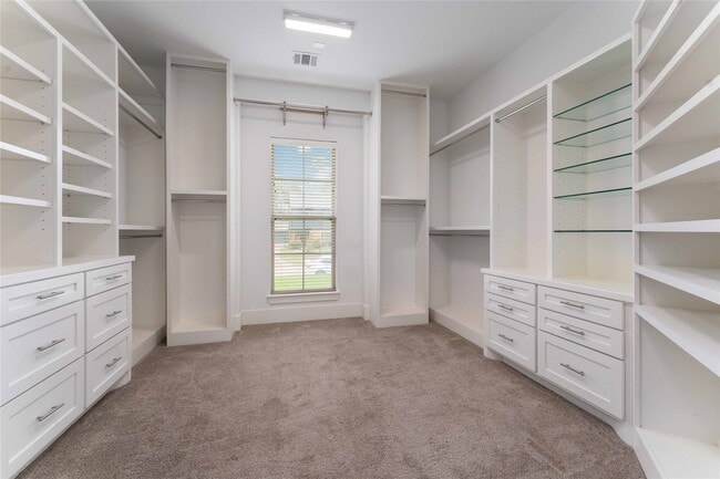 Building Photo - 4310 Fernwood Dr