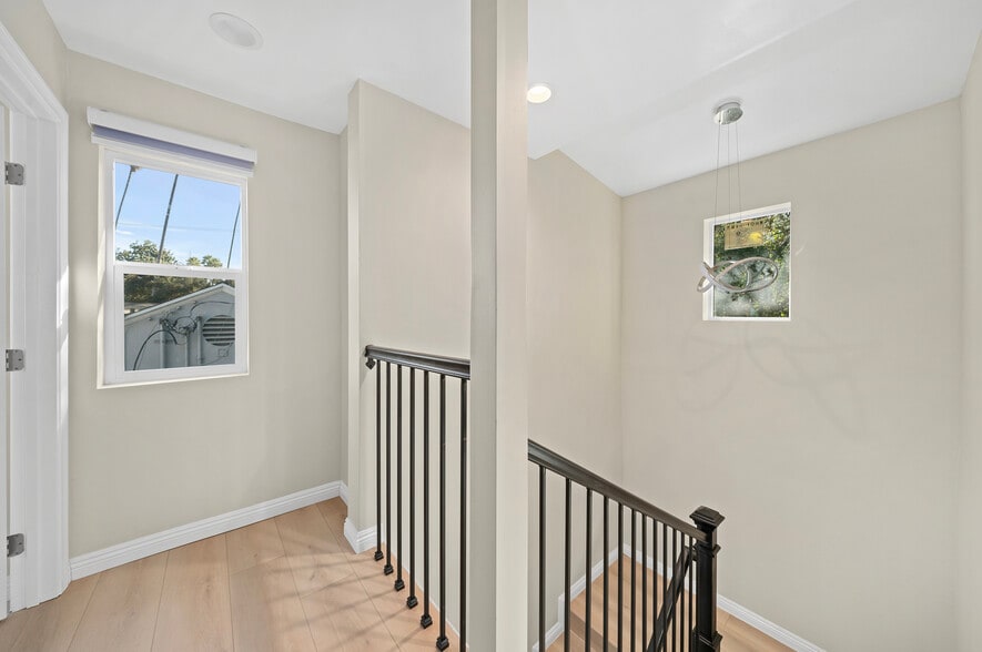 Building Photo - 342 Pasadena Ave