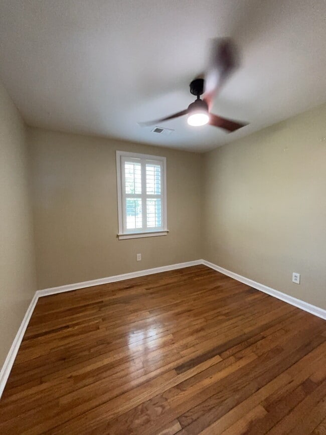 Building Photo - 1367 Fort Johnson Rd
