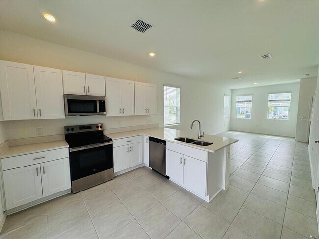 Building Photo - 3140 Skyline Lp
