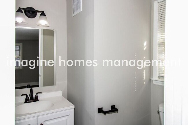 Building Photo - Remodeled 3 Bedroom Home in Kansas City