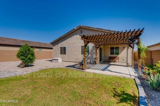 Building Photo - 325 E Kona Dr
