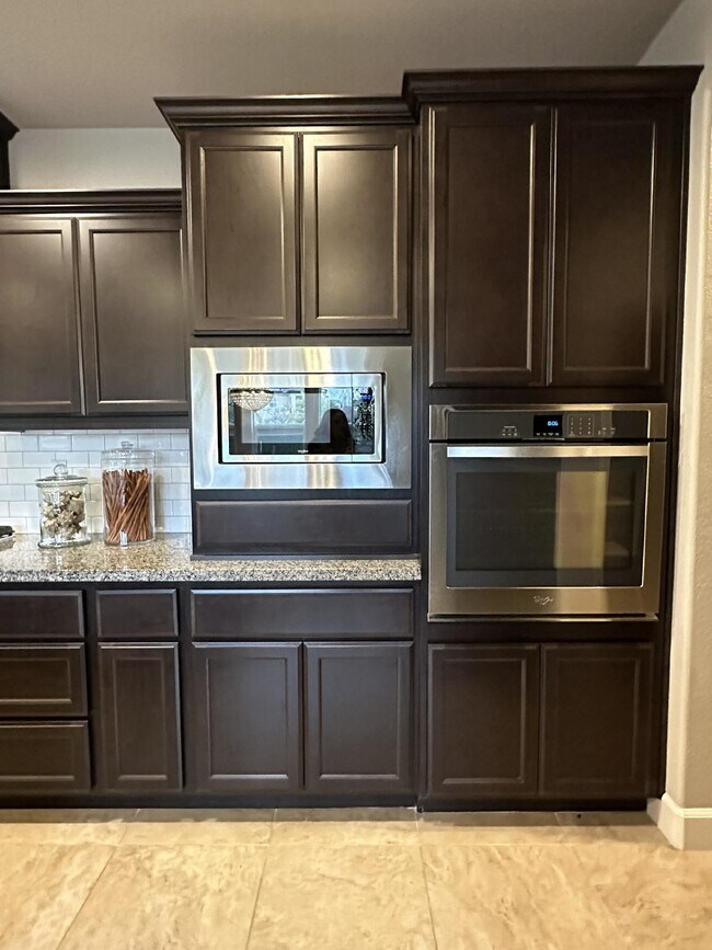 Building Photo - Gorgeous like new 4 bedroom 3 bath home located in Promontory