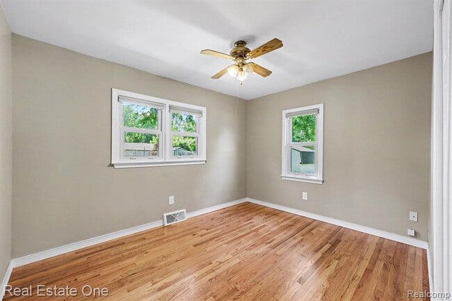 Building Photo - 1064 Woodslee Ave