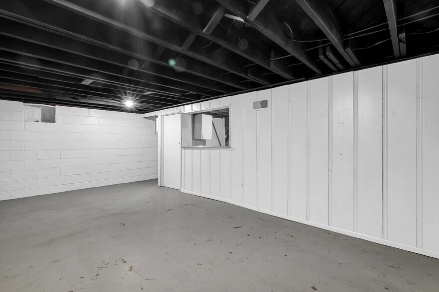 Building Photo - 8593 Engler ave