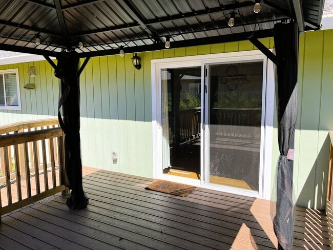 Building Photo - Beautifully Appointed Home on Generous Lot...