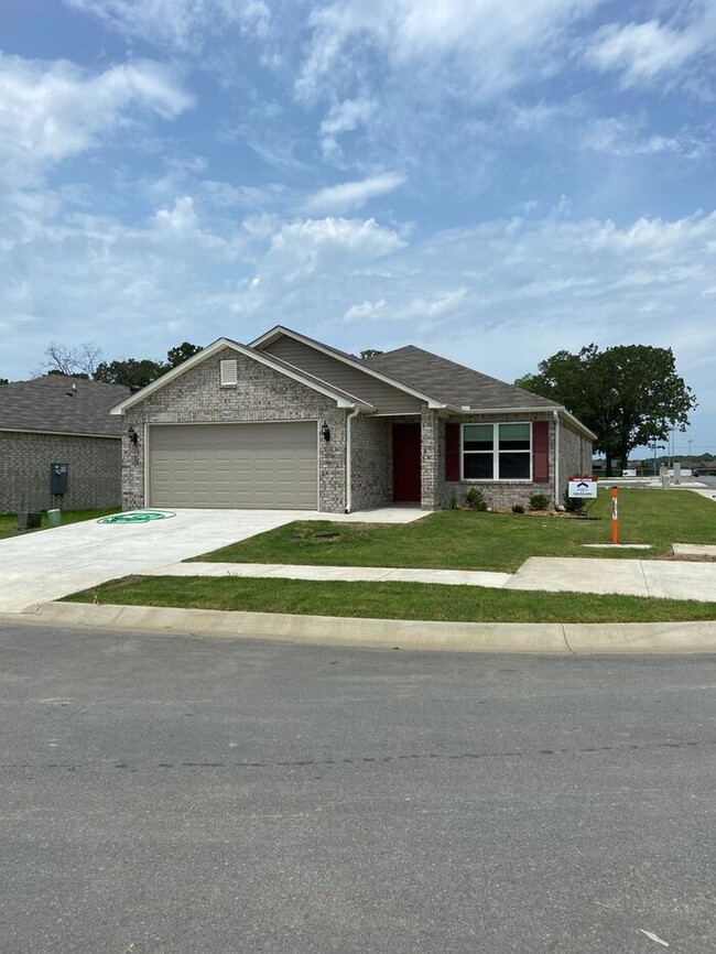 Building Photo - BRAND NEW Three Bedroom | Two Bath Home Lo...