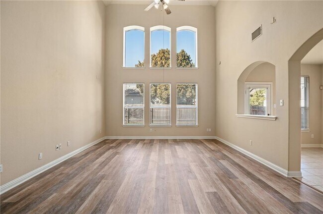 Building Photo - 10112 Channel Island Dr