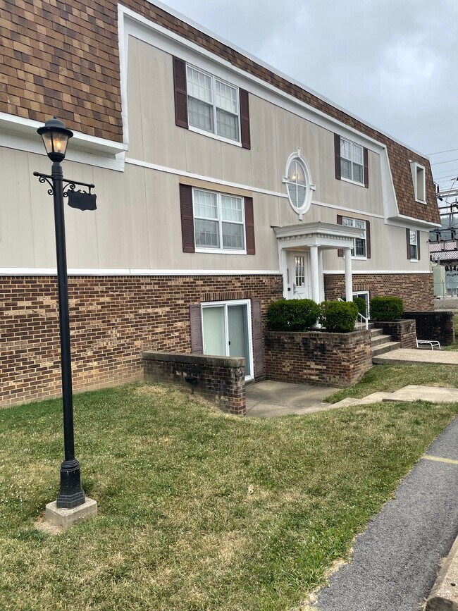 Building Photo - 147 N 16th St