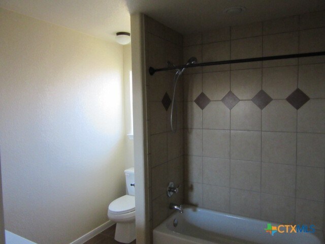 Building Photo - 406 Hedy Dr