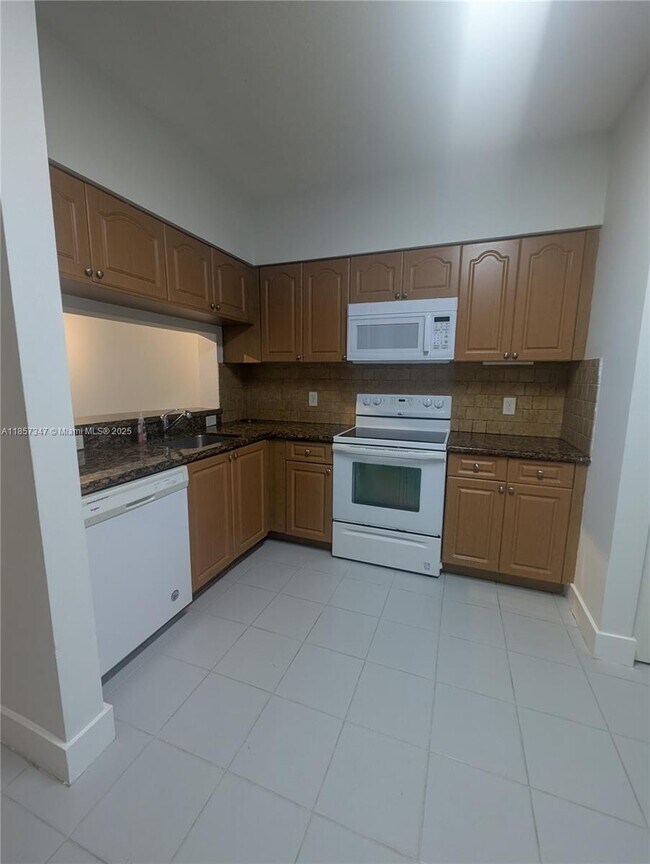 Building Photo - 16661 Hemingway Dr