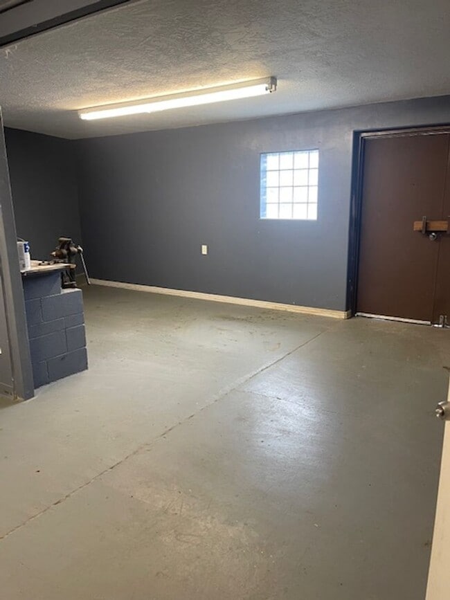 Building Photo - Mixed Use Unit