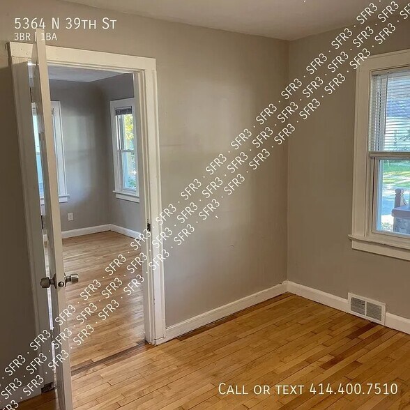 Building Photo - 5364 N 39th St