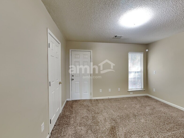 Building Photo - 5029 Kens Ct