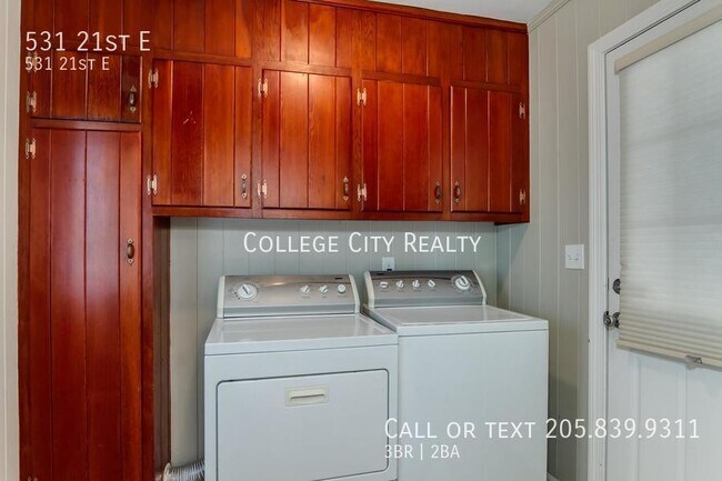 Building Photo - 531 21st St E