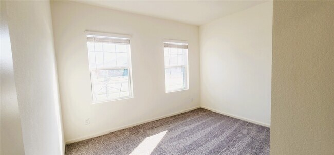 Building Photo - 6335 Highland Trl Dr