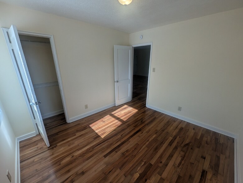 Building Photo - 4 Maple Leaf Ct