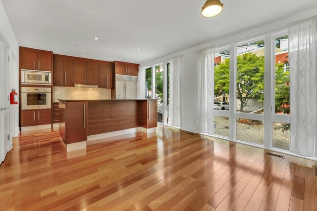 Building Photo - 22 Vela Way