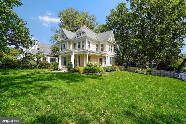 Primary Photo - 1503 Russell Rd