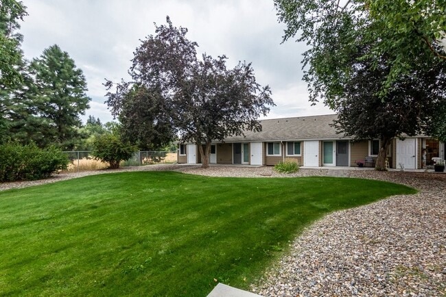 Building Photo - 3085 Resort St