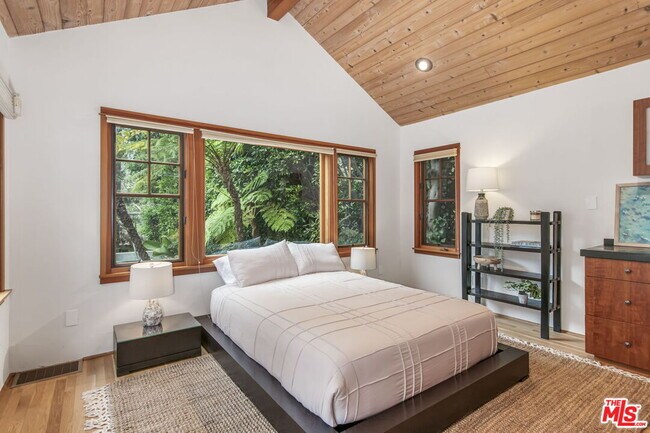 Building Photo - 27 Latimer Rd