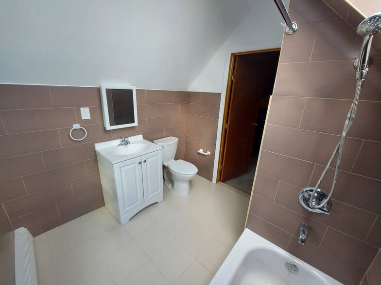 Building Photo - 21039 90th Ave