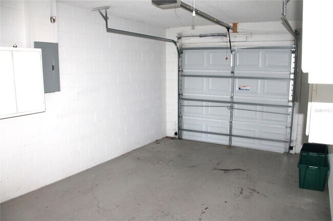 Building Photo - 745 Whitewood Dr