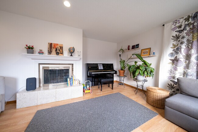 Building Photo - 14130 35th Ave N