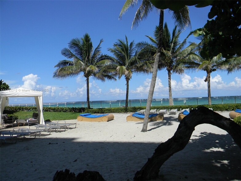 Building Photo - 3001 S Ocean Dr